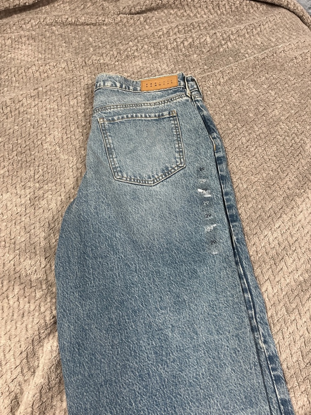 PacSun Women's Straight-Leg Jeans in Faded Blue Wash low rise